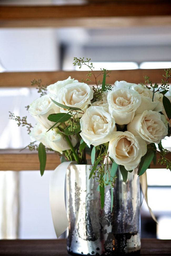 creamy-roses-flower-vase-mercury