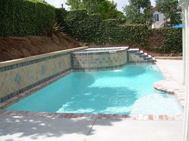 Beautiful-swimming-in-yard-that-is-small