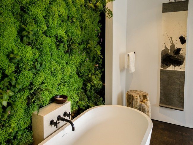 grass idea on the wall in the bathroom