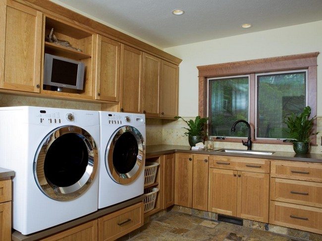 Laundry room decorated in natural earth colors