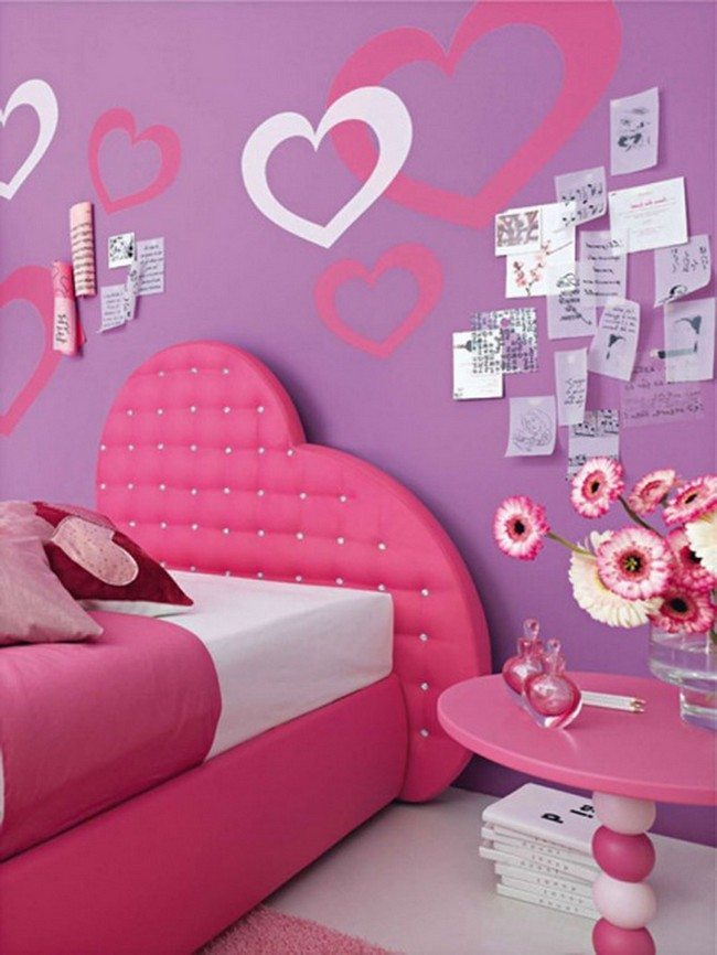 For a girl’s bedroom, pink is always a good color choice because it adds a feminine touch.