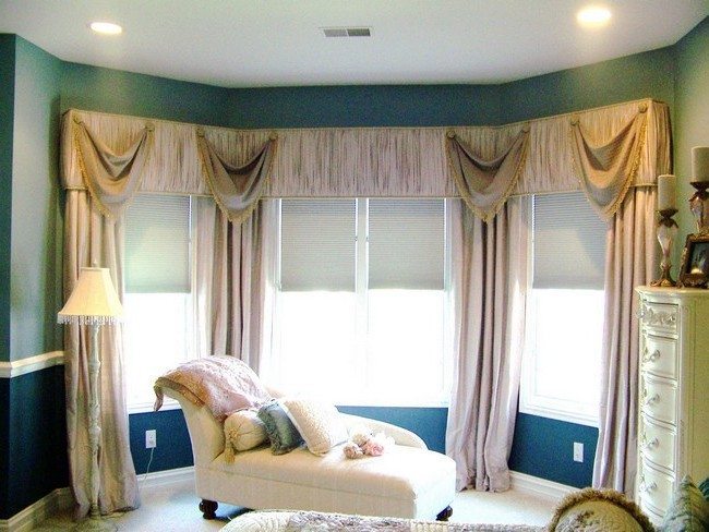 Room with bay window