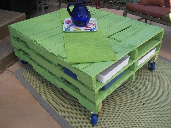 Green-Wood-Pallet-Table