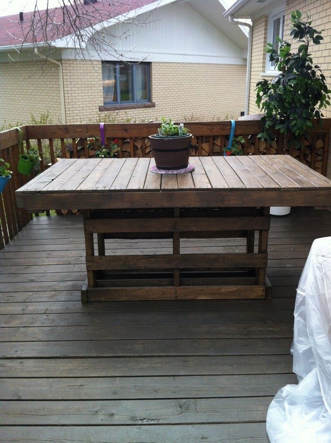 brown-pallet-table