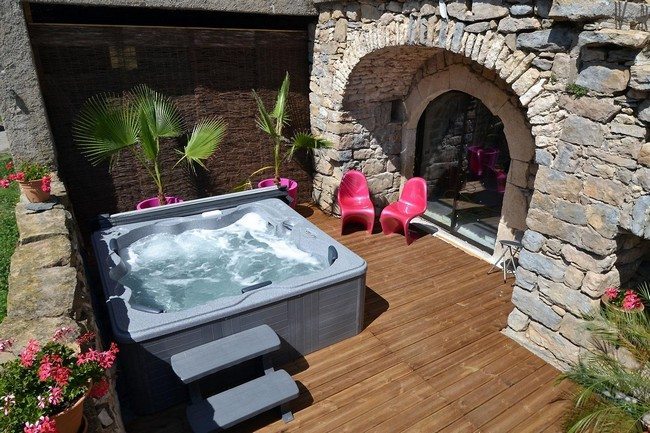 jacuzzi  and the fireplace