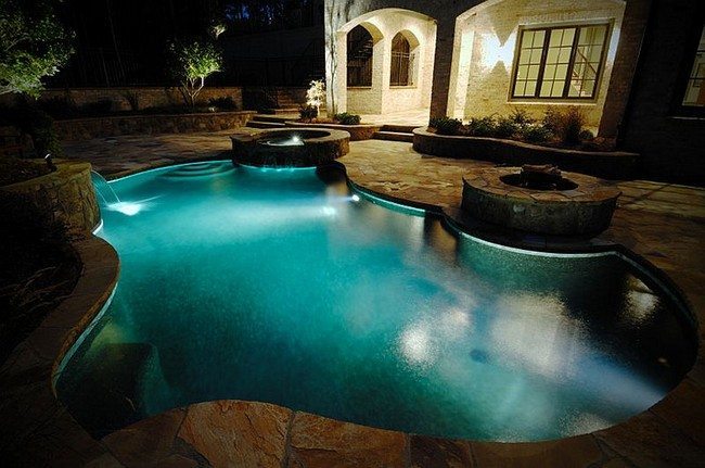 Ingenious pool with twin water features and a fire pit [Design: Bluewater Construction Group]