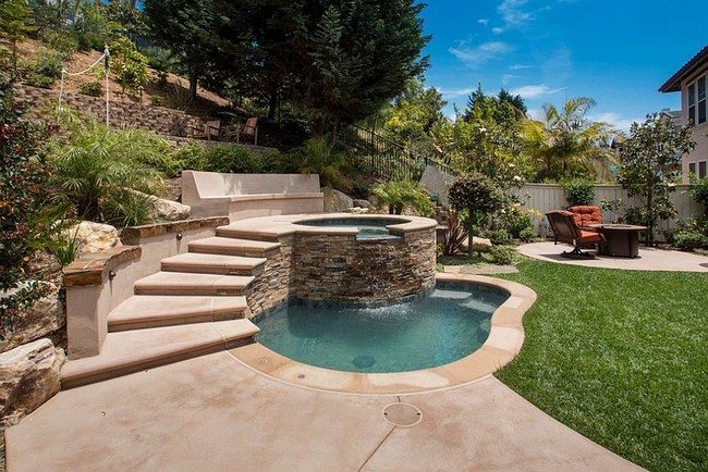 Small pool with Jacuzzi steals the show [Photography: Andrea Calo] 