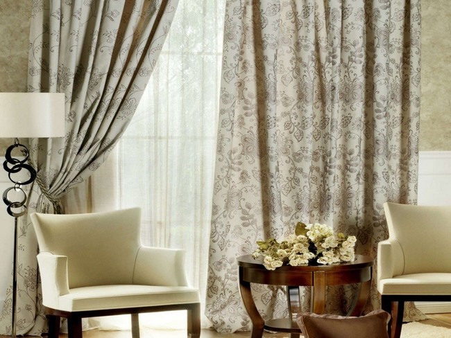 Heavy Curtains With Simple Patterns