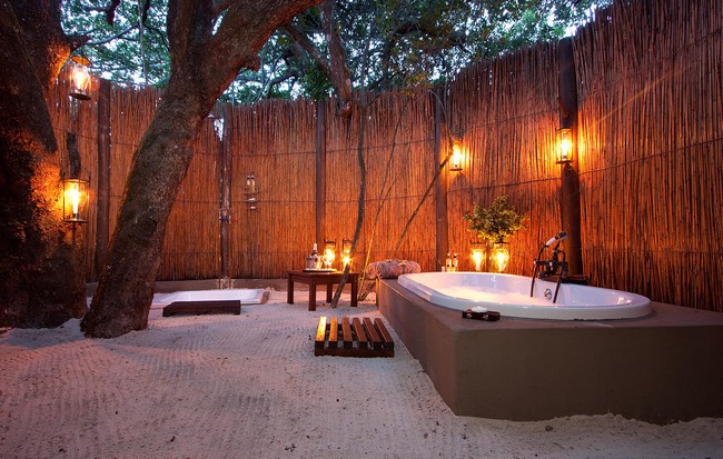 Large bathtub in a large, spacious backyard with cozy lighting