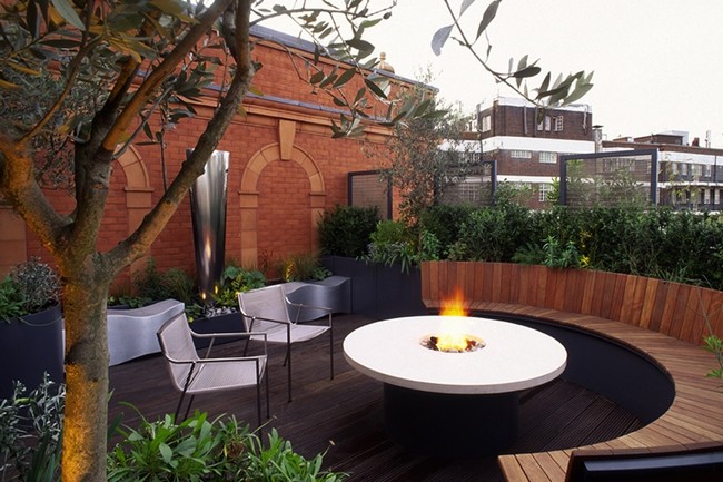 : Modern terrace with modern fire pit, lighting up the terrace perfectly at night