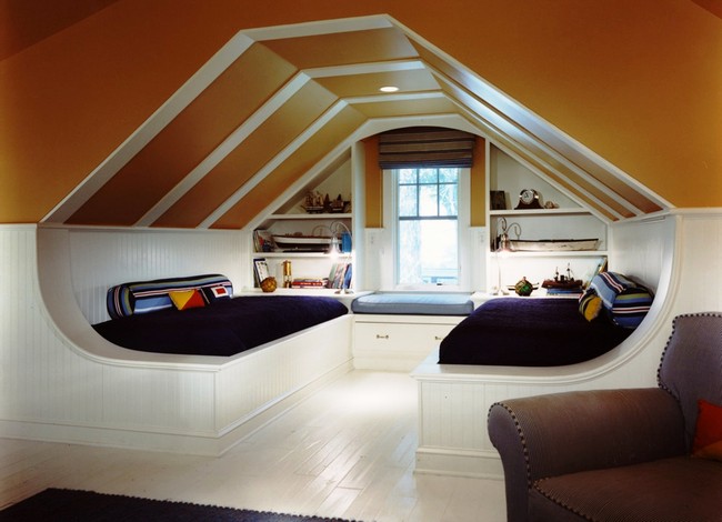 Double slanted ceiling in a contemporary living room, perfect for a kid’s bedroom