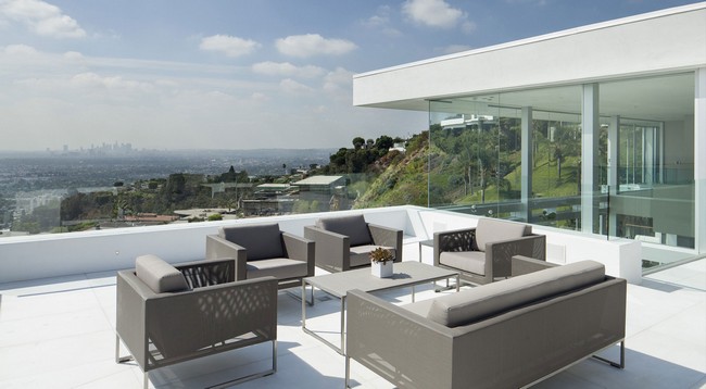  Minimalist terrace with breathtaking view of the city
