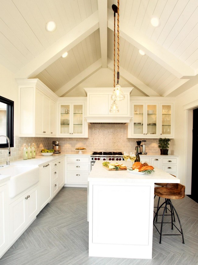 Minimalist kitchen design that makes it appear more spacious