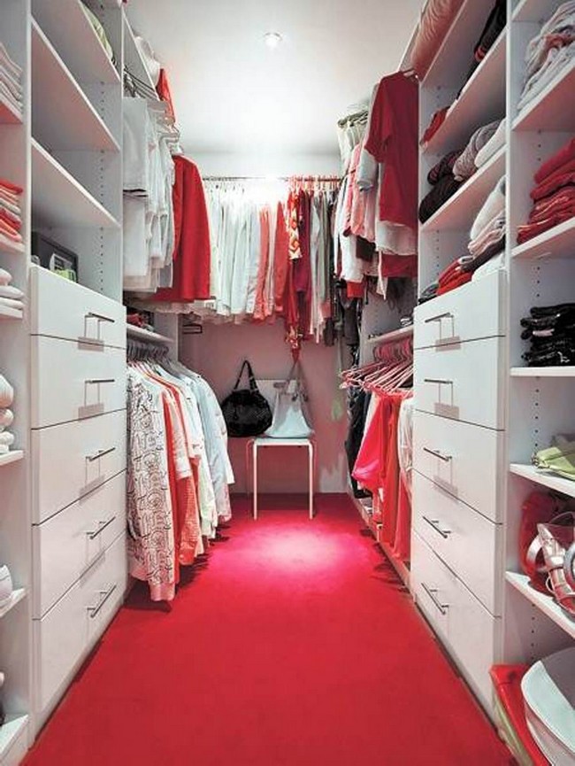 Combination of light and bright pink color shades that set a girly mood in the closet