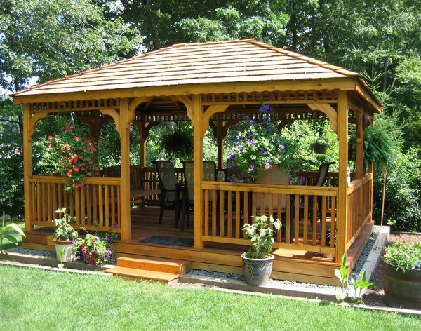 Hanging flowers in bright colors make for beautiful accessories to your gazebo