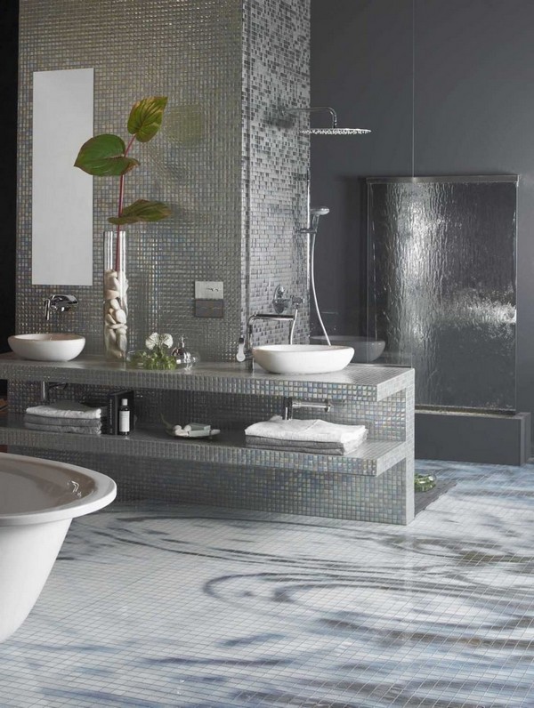 Open shower with intriguing décor