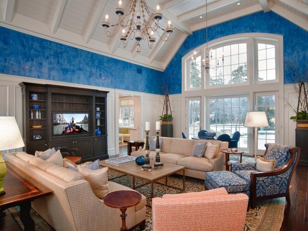 Bold blue wall section and blue décor used sparingly